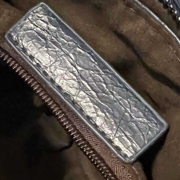 Graffiti Women's Leather Handbag Shoulder Bag with Zipper Closure - Picture 14 of 15